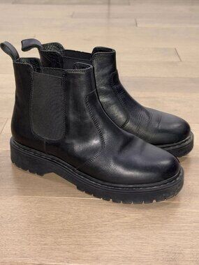 GEOX women's leather black boots size 36 (6)